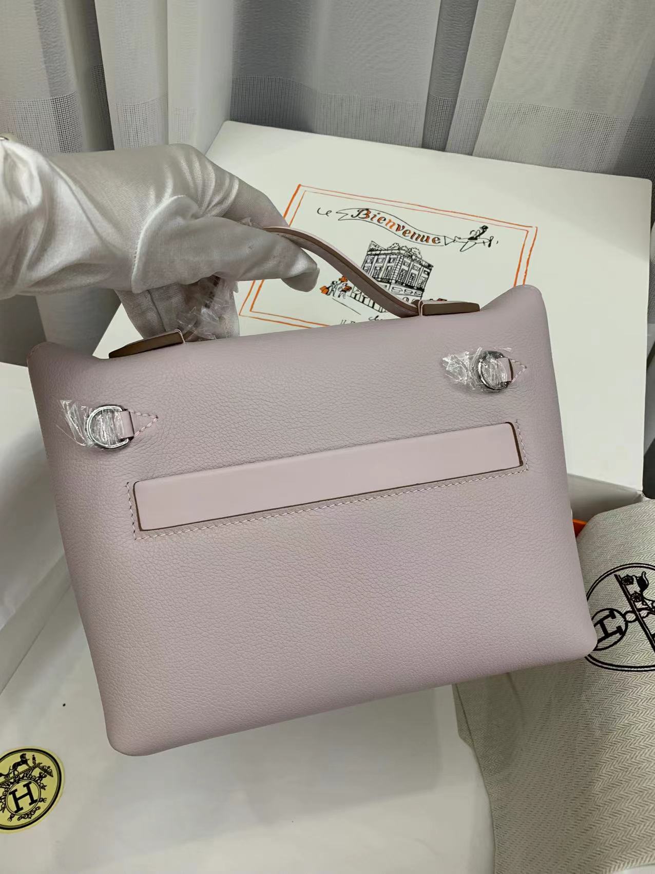 Hermes Kelly Mini 2424 21cm Handbag in Crocus Clemence Leather 